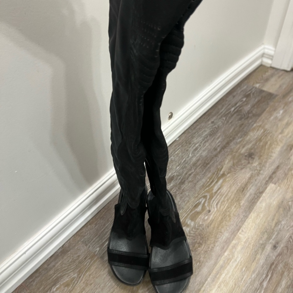 NEW FREE PEOPLE BEAUTIFUL LEATHER SANDALS